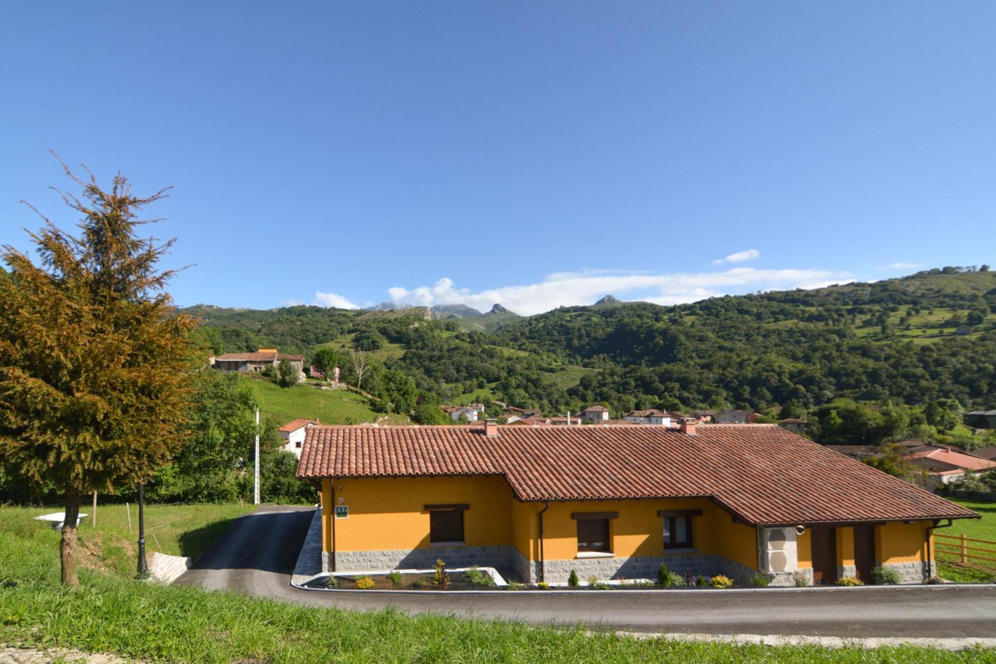 Apartamentos Fuente La Pipa Avín Buitenkant foto