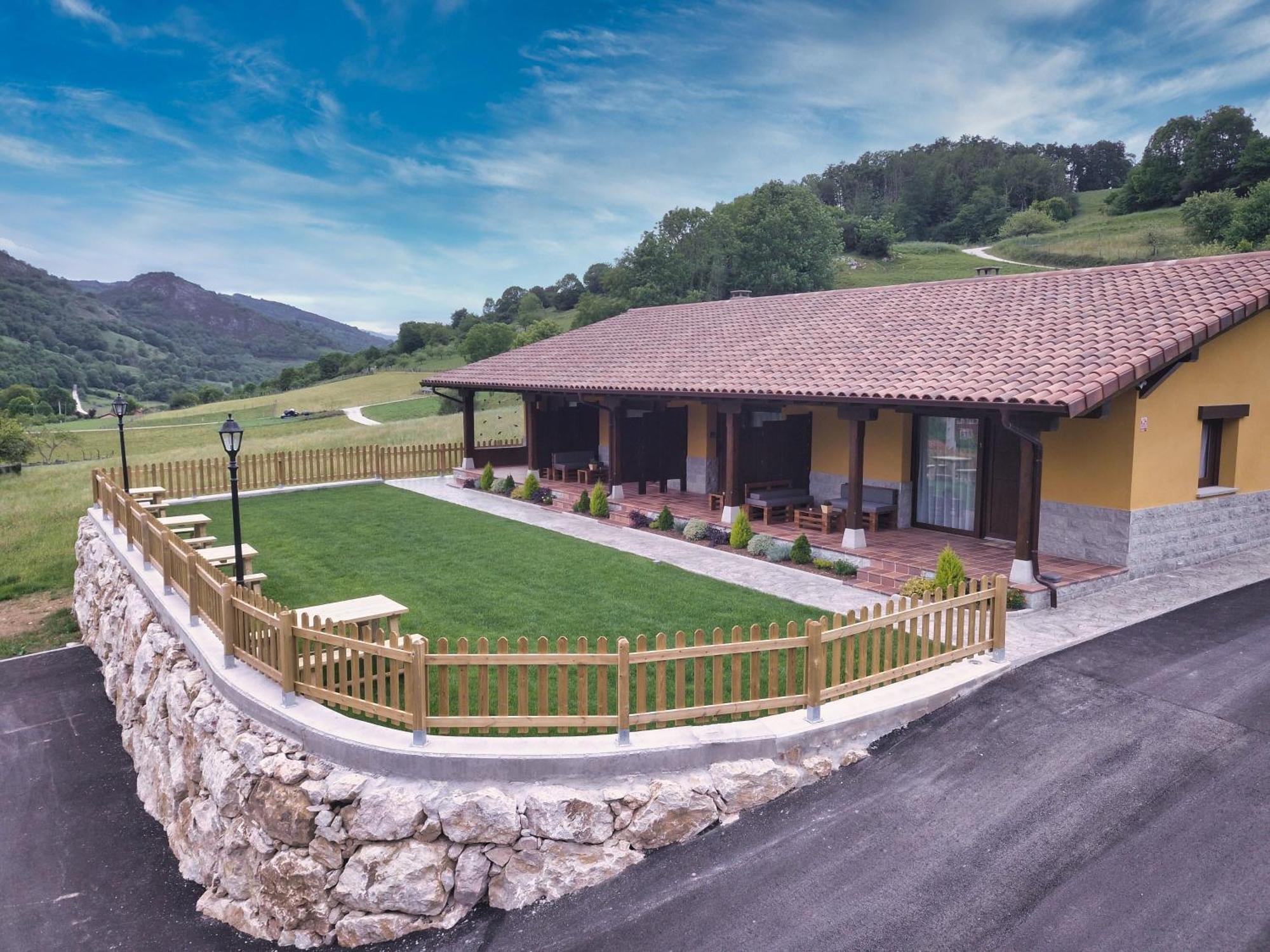 Apartamentos Fuente La Pipa Avín Buitenkant foto